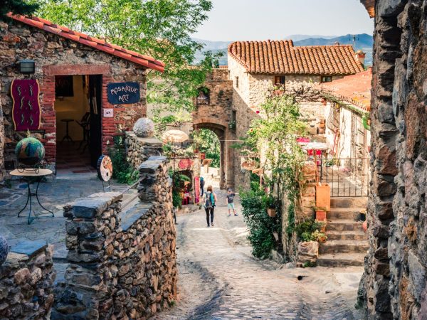 Castelnou_Simon-Bigar_shutterstock_1099109420-scaled