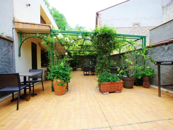 Hotel-Des-Arcades-CeDCret-Exterior