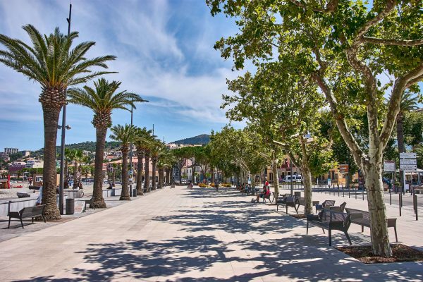 Post-Image_Banyuls-sur-Mer-a-Quiet-French-Coastal-Town-and-Its-Wines-scaled
