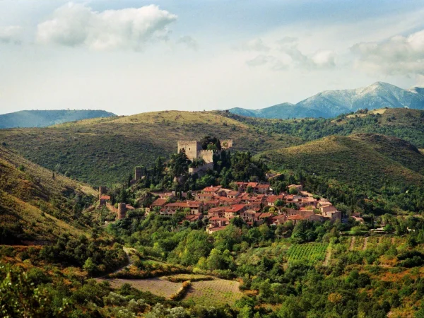 un-beau-village-autour-de-perpignan-castelnou